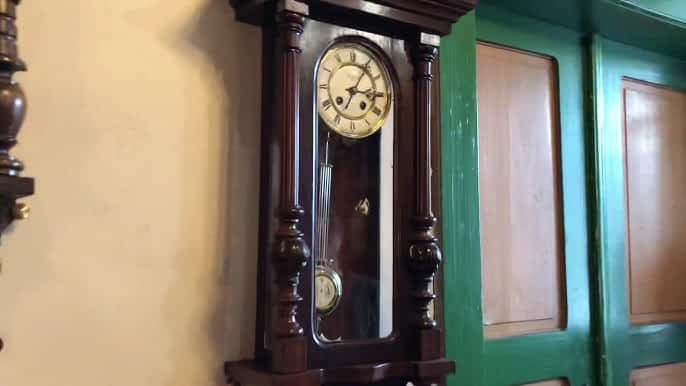 Neuvěřitelné! Staré nástěnné hodiny se dnes prodávají za desítky tisíc korun!